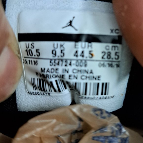 %Nike Air Jordan 1 Mid Retro Black Red Men Size 10.5 Chicago Bulls AJ16 main image 9